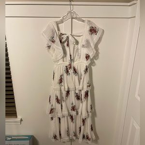 Women’s Lulus Extra Small long white dress - like new